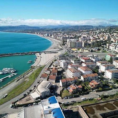 Situation House アパート *